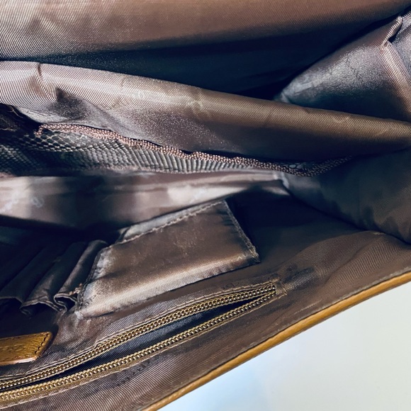 Bellino Cancun Leather Laptop Messenger Bag - Picture 12 of 13